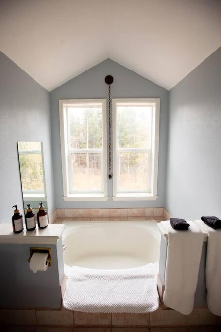 Little Gem Unique Mtn A-frame W Hot Tub *